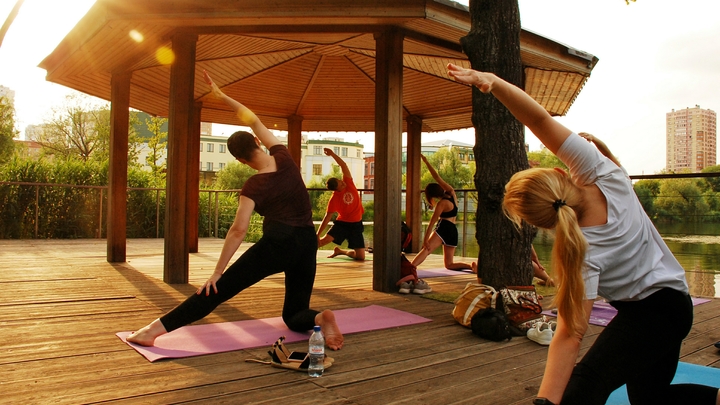 Без противопоказаний: О пользе йоги рассказал экс-кремлёвский врач