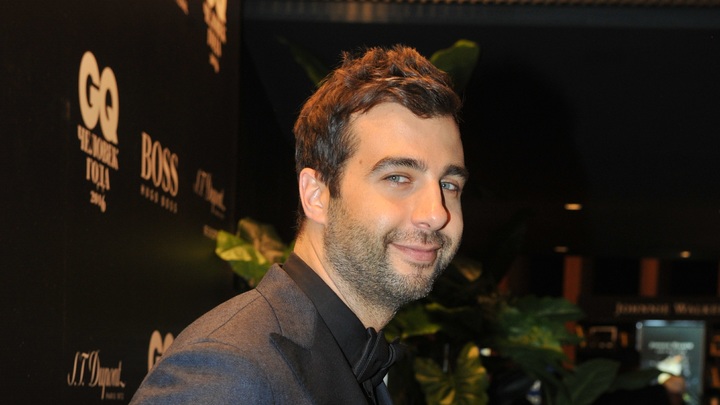 Ургант зло пошутил над Трампом, вручив ему жетон: Если я потеряюсь, позвоните в Кремль