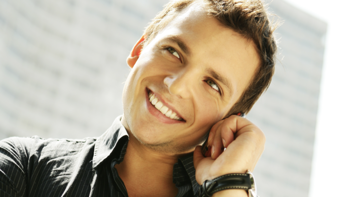 Как сейчас живёт перенёсший инсульт Алексей Янин. Актёр 8 лет прикован к инвалидному креслу