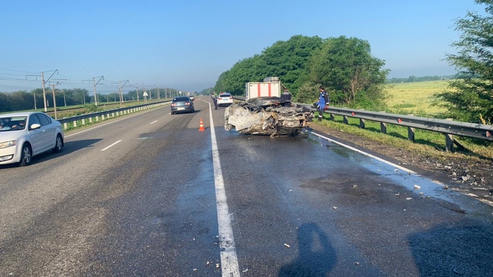 Один человек погиб, пятеро пострадали: Под Усть-Лабинском произошло массовое ДТП