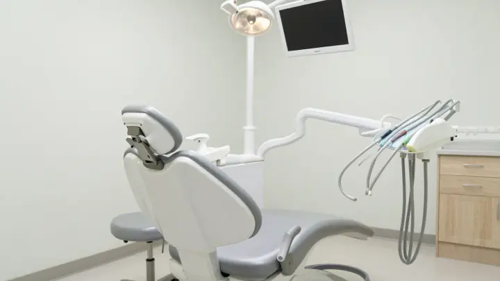 В Японии стоматолога арестовали за непотребство на осмотре 20-летней пациентки