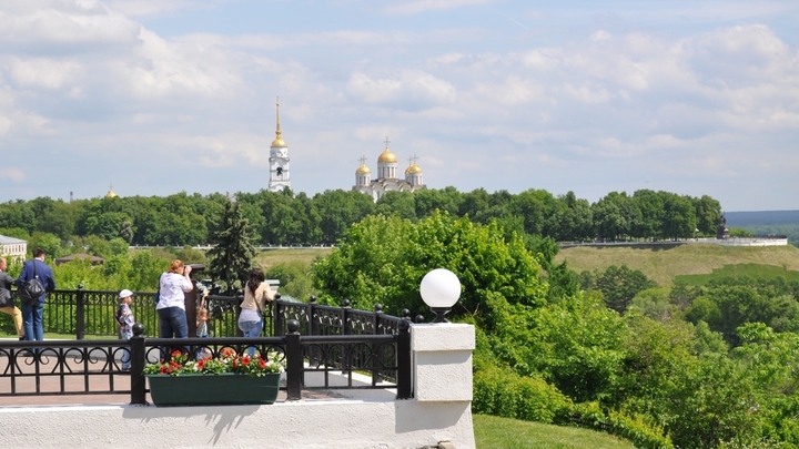 Ремонт провала на смотровой площадке во Владимире перенесли на неопределенный срок