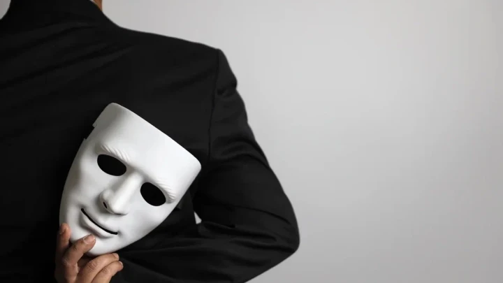 Мигрантов не трогать, а местных взбодрим нищетой: Как неловко вышло - Матвейчев предложил воспитать русских, но забыл про дочь