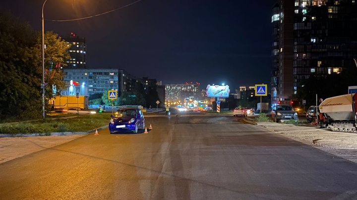 В Новосибирске автомобиль сбил девочку на пешеходном переходе