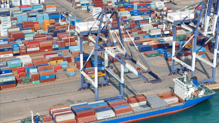 Китай высмеял пошлины Трампа мемом. Маск должен оценить