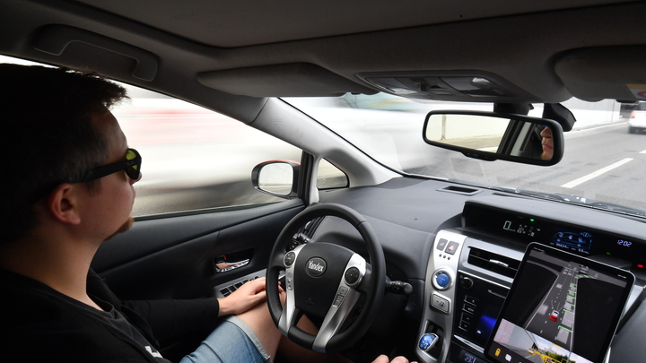 К концу года в России подешевеют автомобили. В Минпромторге объяснили, почему