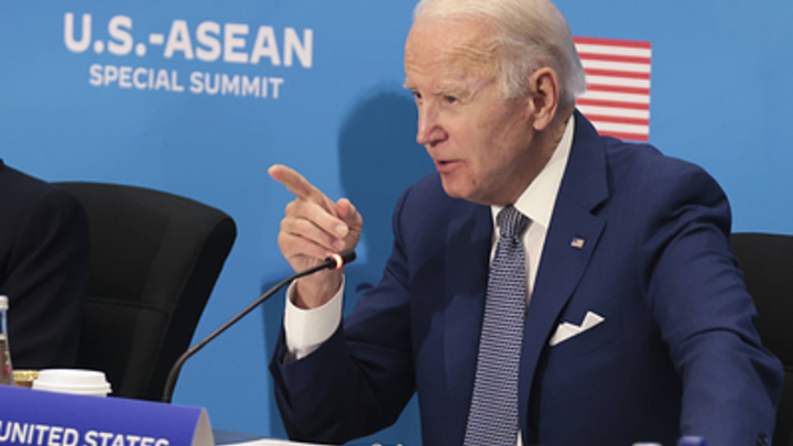 Байден публично оконфузился с президентом США