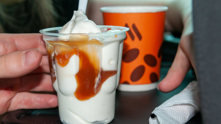 Это диверсия. Нарколог призвал принять меры против алкогольного мороженого