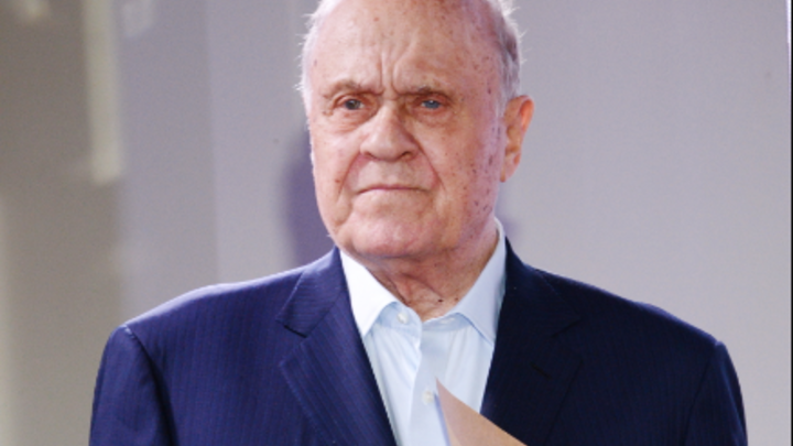 Меньшов публично отказал позорящему Россию фильму и сорвал овации