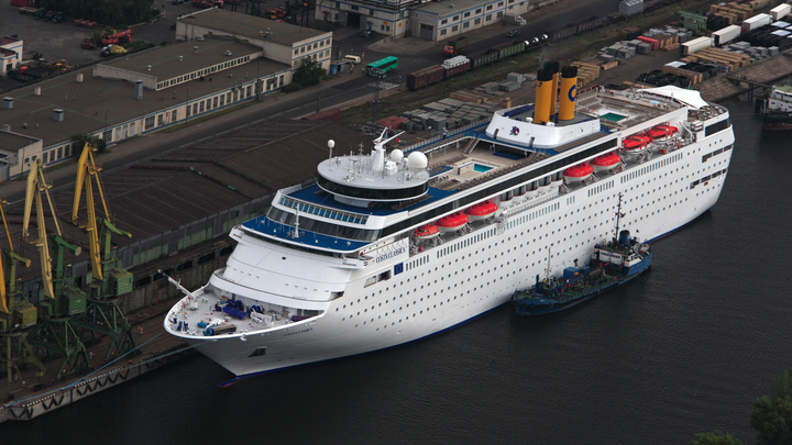 Забыли о статусе: В Шотландии украинцы пожаловались на русскую речь на борту приютившего их лайнера