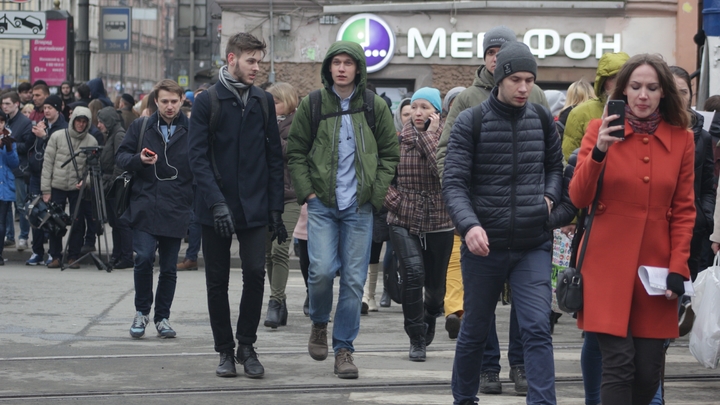 Банковский сбой собрал очереди в петербургской подземке