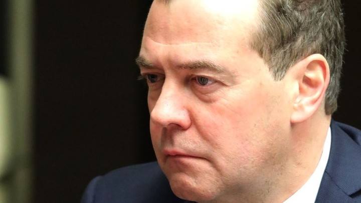 Медведев нашёл эффективное лечение для Зеленского, призвавшего к ядерному удару по России