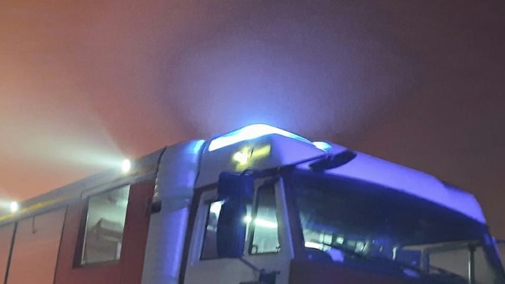 В Москве горит общежитие Военного университета: Огнём объяты верхние этажи, сто человек эвакуированы