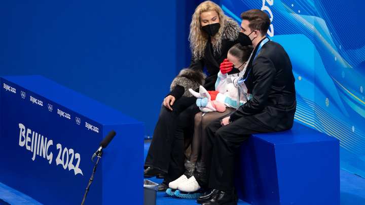 Вы уничтожили лучшую фигуристку мира: После проката Валиевой Слуцкая разрыдалась в прямом эфире