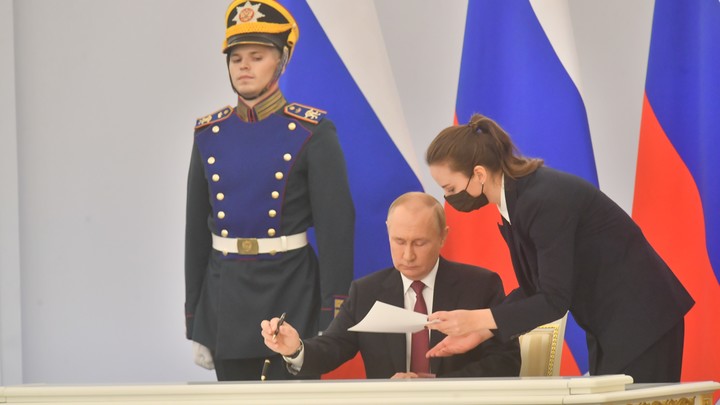 Путин подписал документы о вхождении новых регионов в состав России