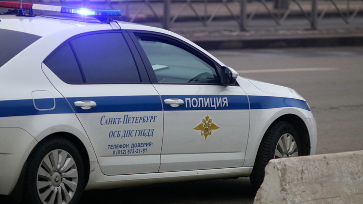 В центре Перми полицейские устроили погоню за люксовым внедорожником на трех колесах