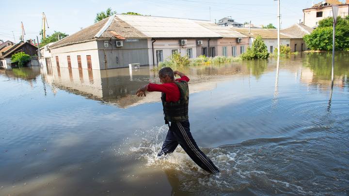 Украина обратилась к своему главному другу после подрыва дамбы Каховской ГЭС