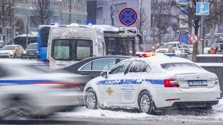 В Петербурге неизвестные открыли огонь по лазурному автобусу