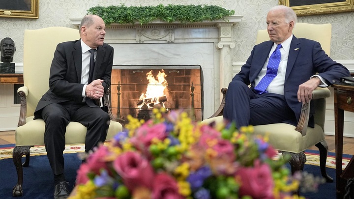 Навальный - агент США: В СМИ попал тайный разговор Байдена и Шольца