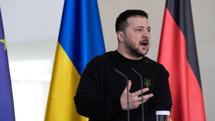 Повестка для Зеленского. Сколько украинцев обновили данные после закона о мобилизации