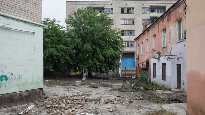 В Херсоне повреждены территория завода и инженерное сооружение