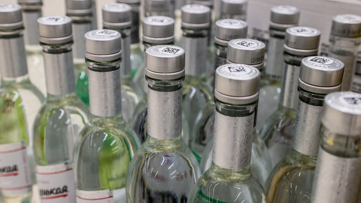 Балицкий поручил приступить к организации выдачи лицензий на торговлю алкоголем