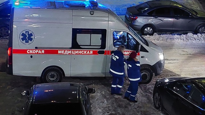 Две девочки выпали из окна многоэтажного дома на юго-западе Москвы