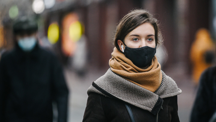 К Новому году пошёл на снижение: Появились новые данные по COVID в России