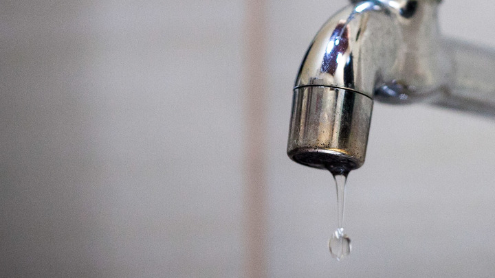 Как за секунды понять, что вы мало пьёте воды: Врач назвала простейший способ