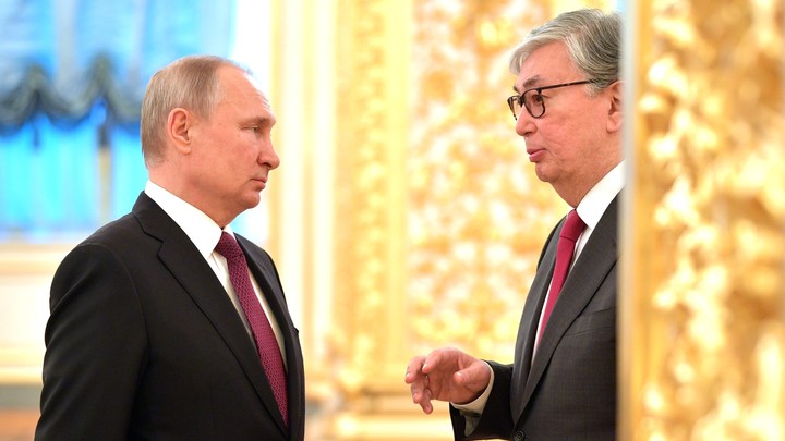 Накануне визита Путина в Казахстан журналистка устроила провокацию