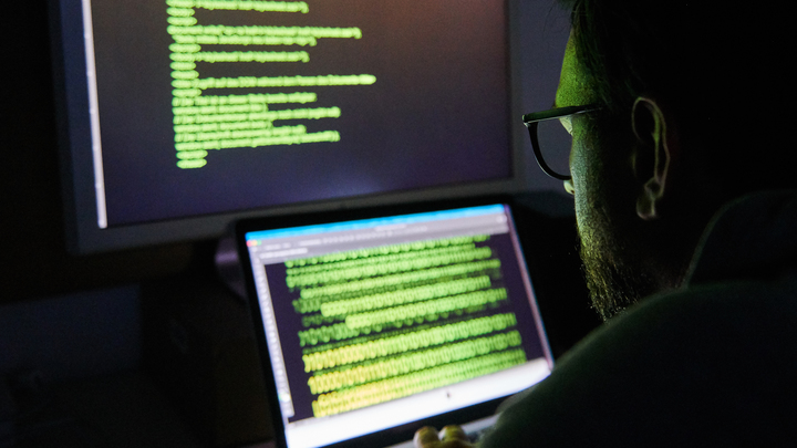 Microsoft запустила искусственный интеллект и нарвалась на «русских хакеров»