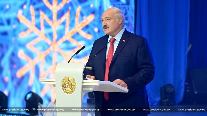 Лукашенко разоткровенничался: Сколько человек на самом деле решают судьбу Белоруссии
