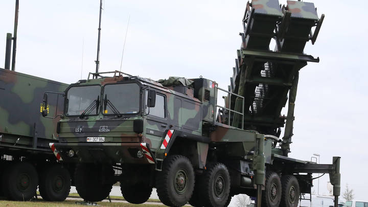 США поддерживают Украину ради запасов металла, который нужен для производства ракет и истребителей