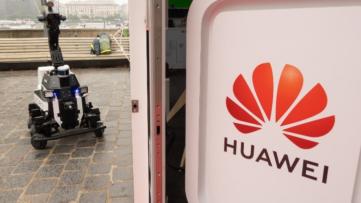 Huawei засобиралась из России: Названы три предвестника бегства