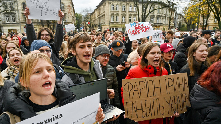 Ненавидели все - и свои, и чужие: В русских и украинских чатах феерия, восторг и единодушие от новости про смерть Фарион