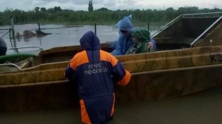 На Кубани ливни подтопили 1,3 тысяч домов и 1,7 тысяч дворов