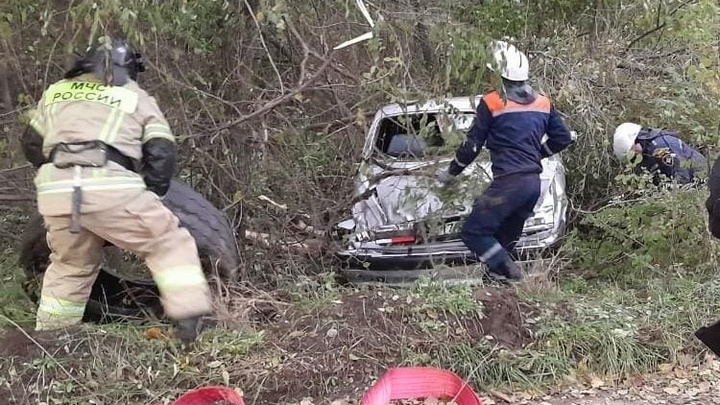 В Ростовской области спасатели вытащили из западни автомобиль незадачливого водителя