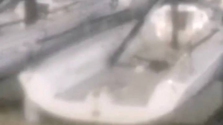 В Геленджике ураганный ветер перевернул шесть яхт