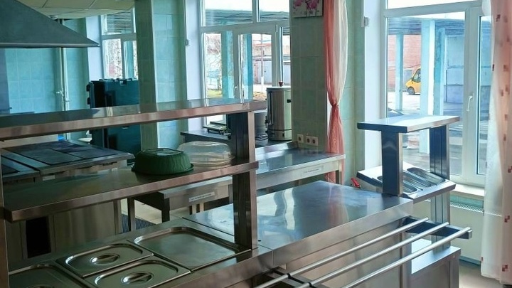 В Кузбассе закрыли пищеблок школы после острого отравления четырех детей