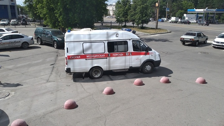 12-летняя школьница чуть не погибла под колесами иномарки в Таганроге