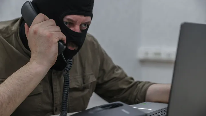 Срочно оплатите деталь: как мошенники обманывают клиентов автосервисов