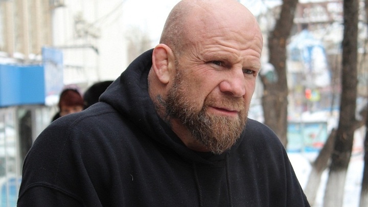 Боец и депутат Джефф Монсон не верит западным журналистам, пишущим об Украине