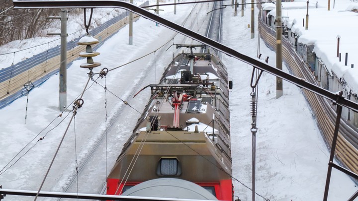 В Свердловской области в новогоднюю ночь молодая женщина погибла под колёсами поезда
