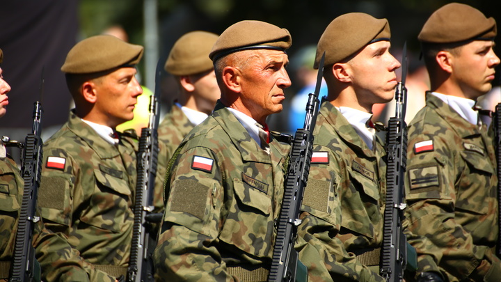 Из армии Польши массово увольняются военные: на это есть несколько причин