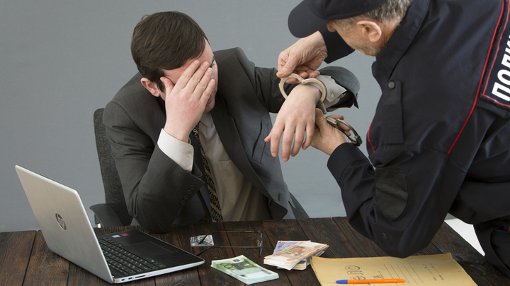 Глава свердловского МУП получал откаты за контракты по хитрой схеме