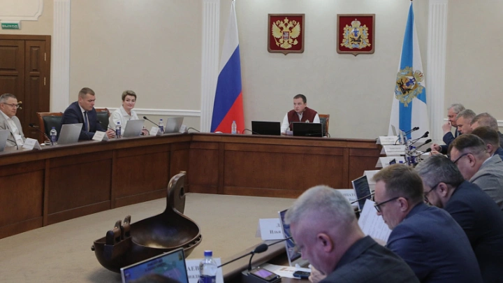 Александр Цыбульский провел оперативное совещание по вопросам расселения аварийного жилфонда