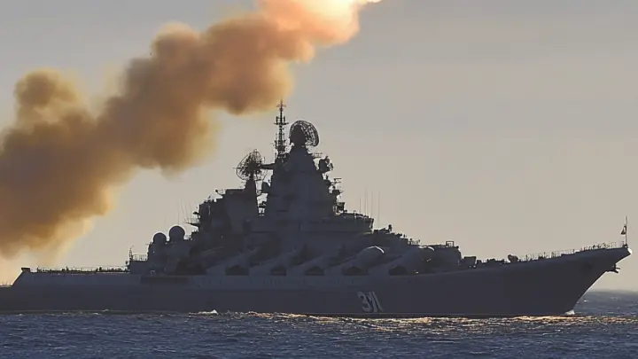 Легендарный авианосец США срочно идёт домой. Ирану не потребовалось ни одной ракеты