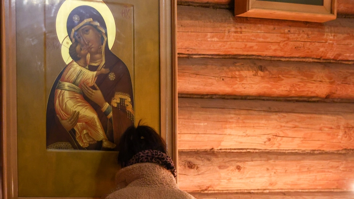 Чудо в Курщине: Икона Богоматери замироточила в осквернённом ВСУ храме