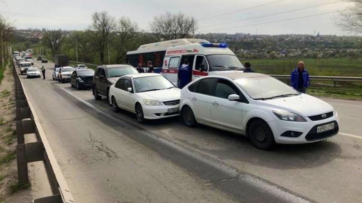 В Ростовской области произошла массовая авария с участием пяти автомобилей