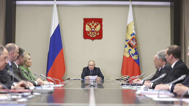 Позднее совещание у Путина: Зачем он вызвал на разговор чиновников?